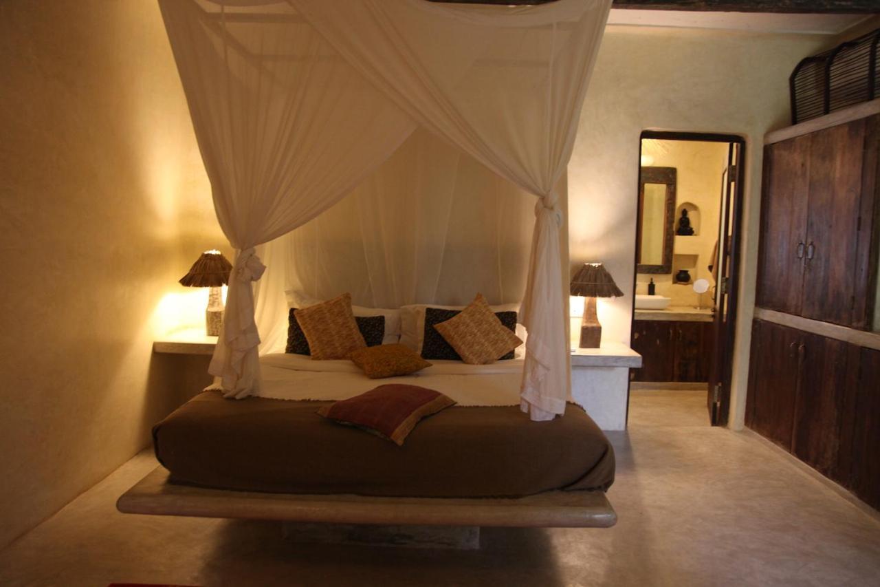 Resort Palm Grove Beach